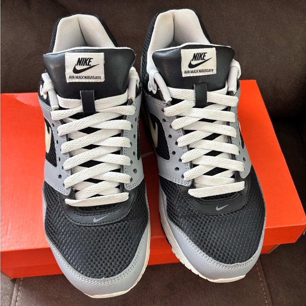 Nike Air Max Navigate Black and Light Grey Sneakers